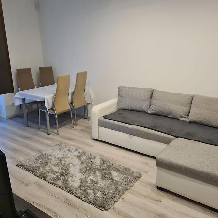 Verebes Apartman 기오르 외부 사진